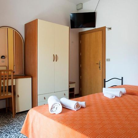 B&B Hotel Villa Nora Bellaria-Igea Marina Bagian luar foto