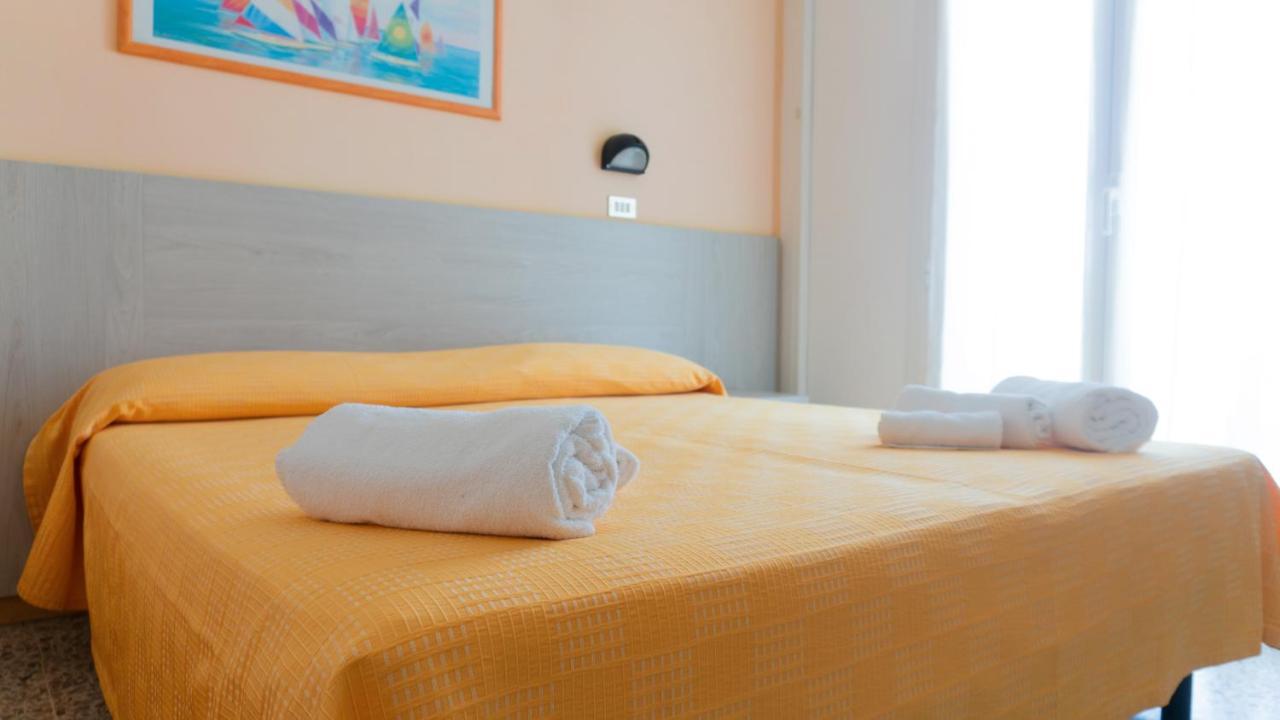 B&B Hotel Villa Nora Bellaria-Igea Marina Bagian luar foto