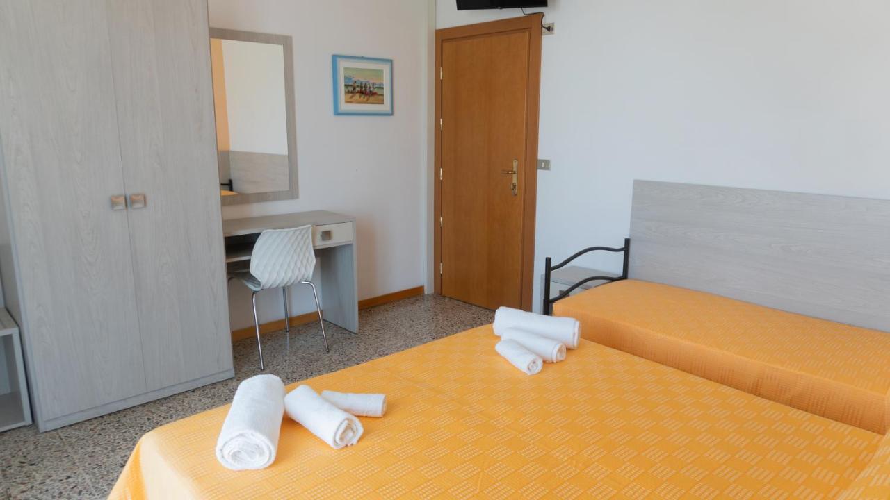 B&B Hotel Villa Nora Bellaria-Igea Marina Bagian luar foto