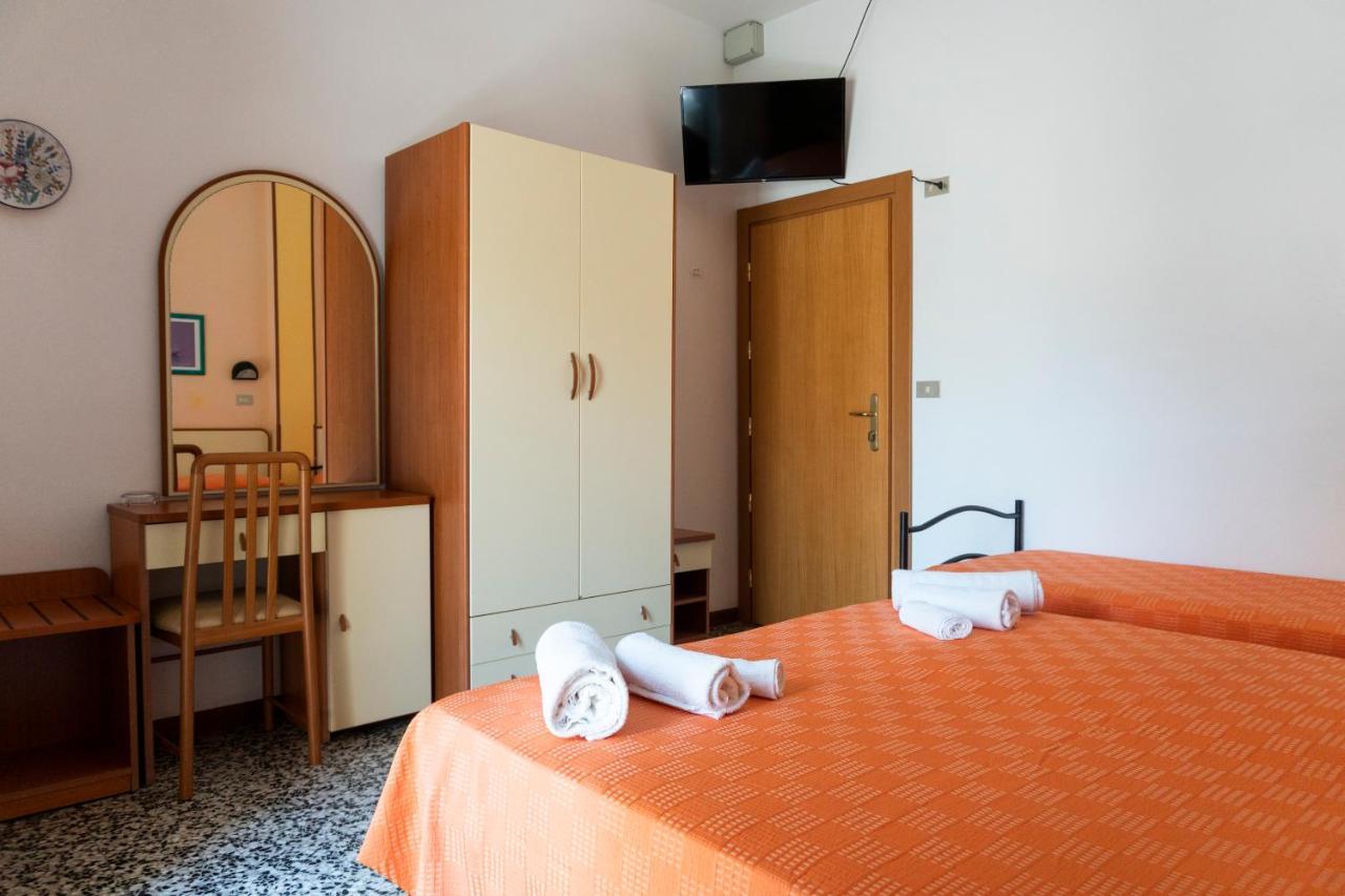 B&B Hotel Villa Nora Bellaria-Igea Marina Bagian luar foto