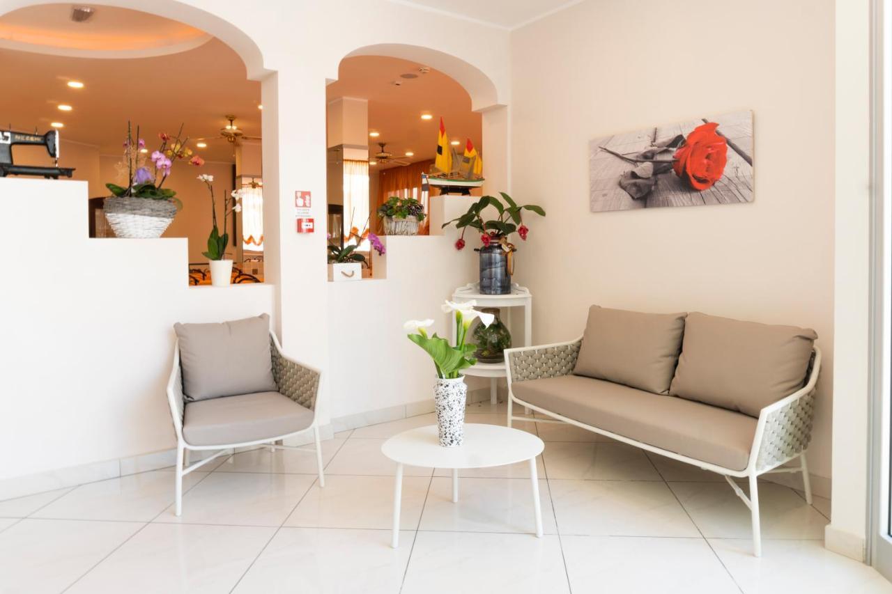 B&B Hotel Villa Nora Bellaria-Igea Marina Bagian luar foto