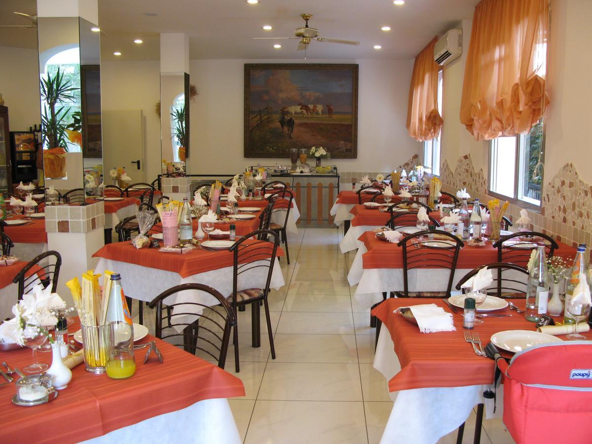 B&B Hotel Villa Nora Bellaria-Igea Marina Bagian luar foto